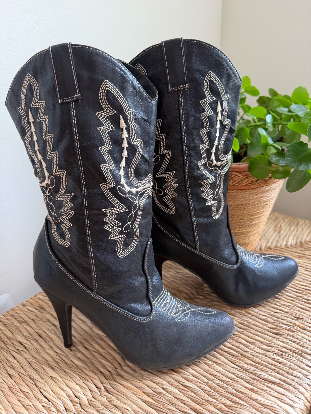 Ellie Women’s Black Embroidered Western High-Heel Boots Size 8